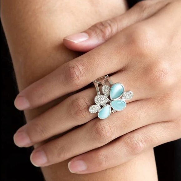 Jewelry - DIAMOND BLUE DAISIES RING